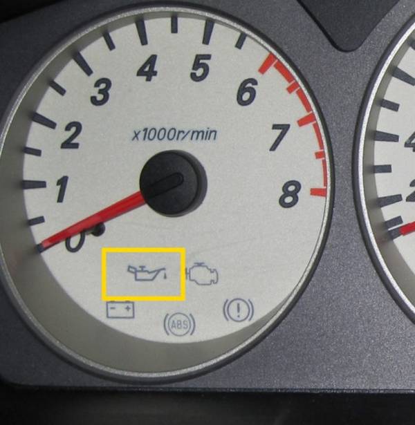 Самостоятельная замена датчика давления масла на автомобиле Mitsubishi Lanc ... - фото