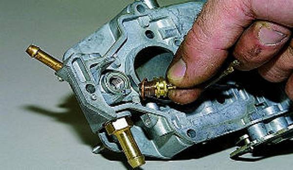 Игольчатый клапан — маленькая, но важная деталь карбюратора с фото