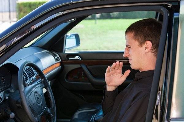 Как избавиться от плохого запаха в салоне автомобиля с фото