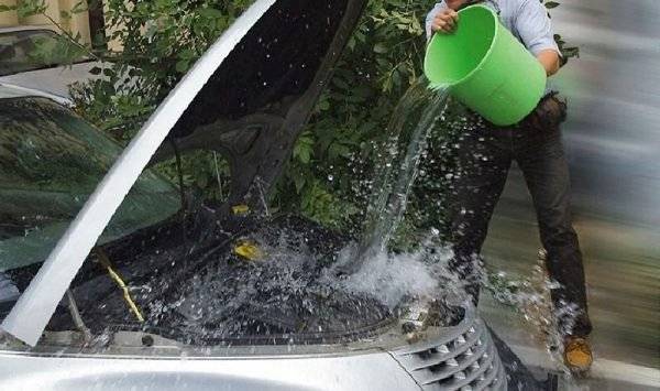 Как правильно мыть двигатель автомобиля - фото