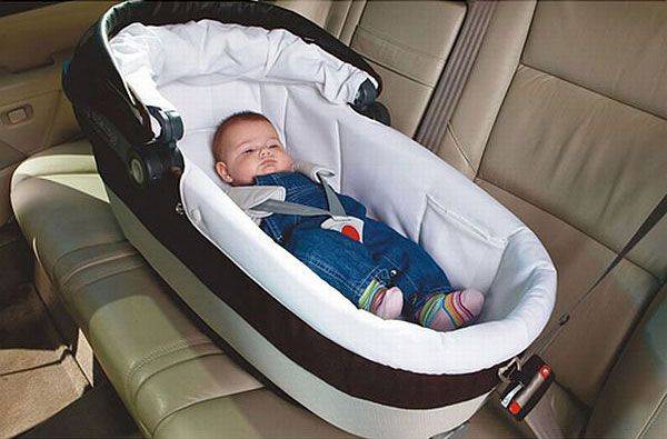 Особенности безопасной перевозки новорожденных в автомобиле - фото