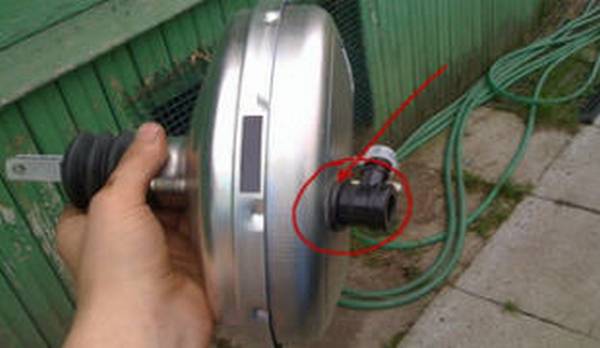 Замена или ремонт вакуумного усилителя тормозов своими руками и как его про ... - фото