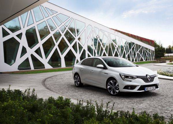 Полностью новый Renault Megane Sedan 2017 - стиль и роскошь - фото