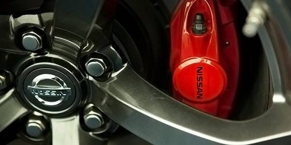 Замена тормозных колодок Nissan с фото